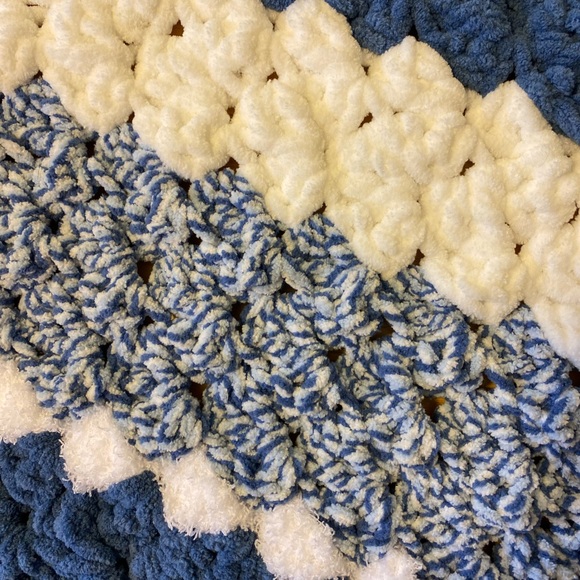 Handmade baby blanket. - Picture 3 of 4